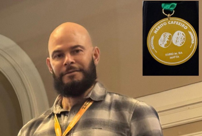 Professor  Dr. Fábio DaMatta recebe Medalha do Mérito Cafeeiro no 49º Congresso Brasileiro de Pesquisas Cafeeiras